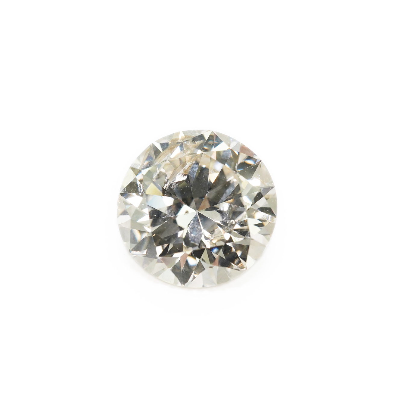 An unmounted round brilliant cut diamond